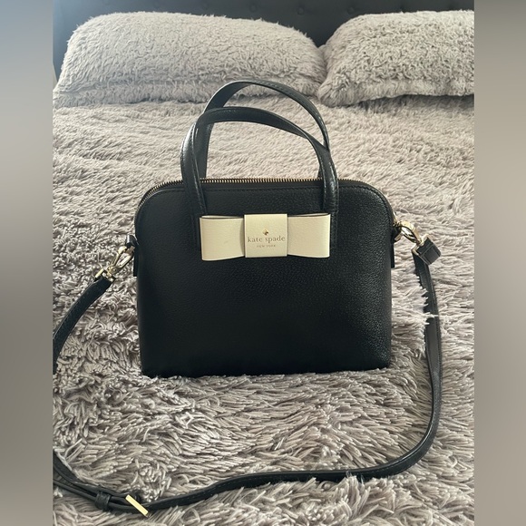kate spade Handbags - Kate Spade Matthews Street Maise satchel with strap